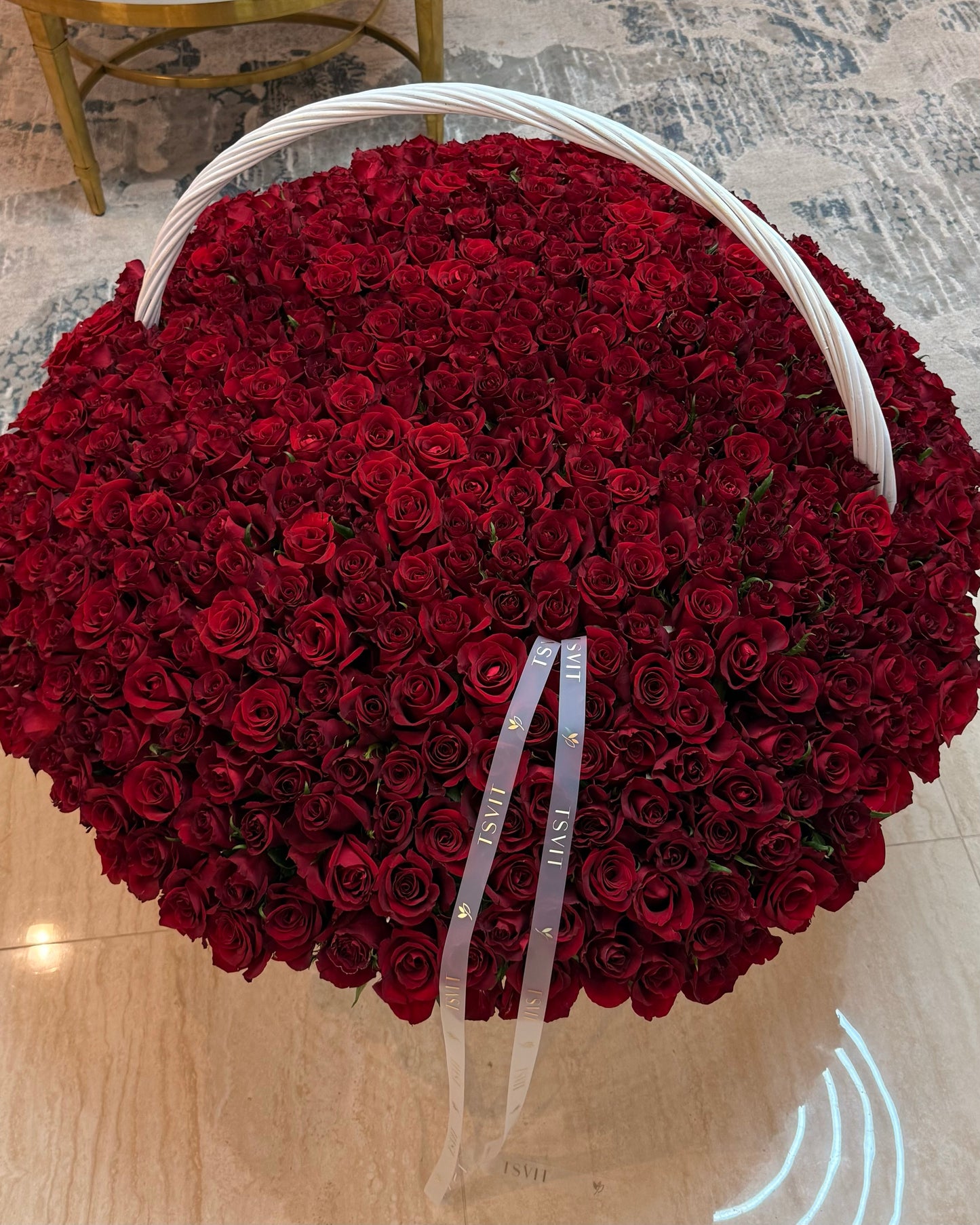 A basket of 500 roses