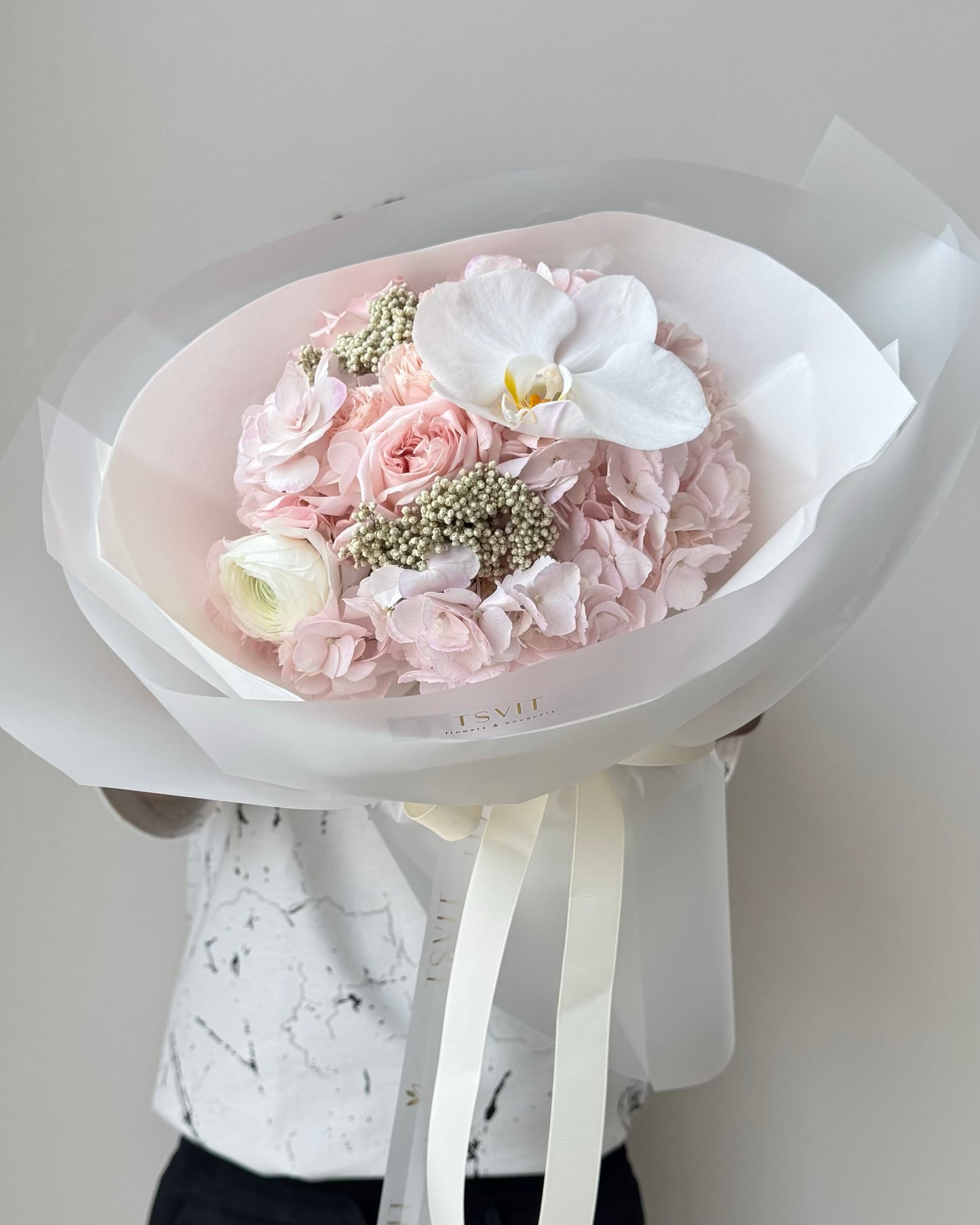 A bouquet of S size