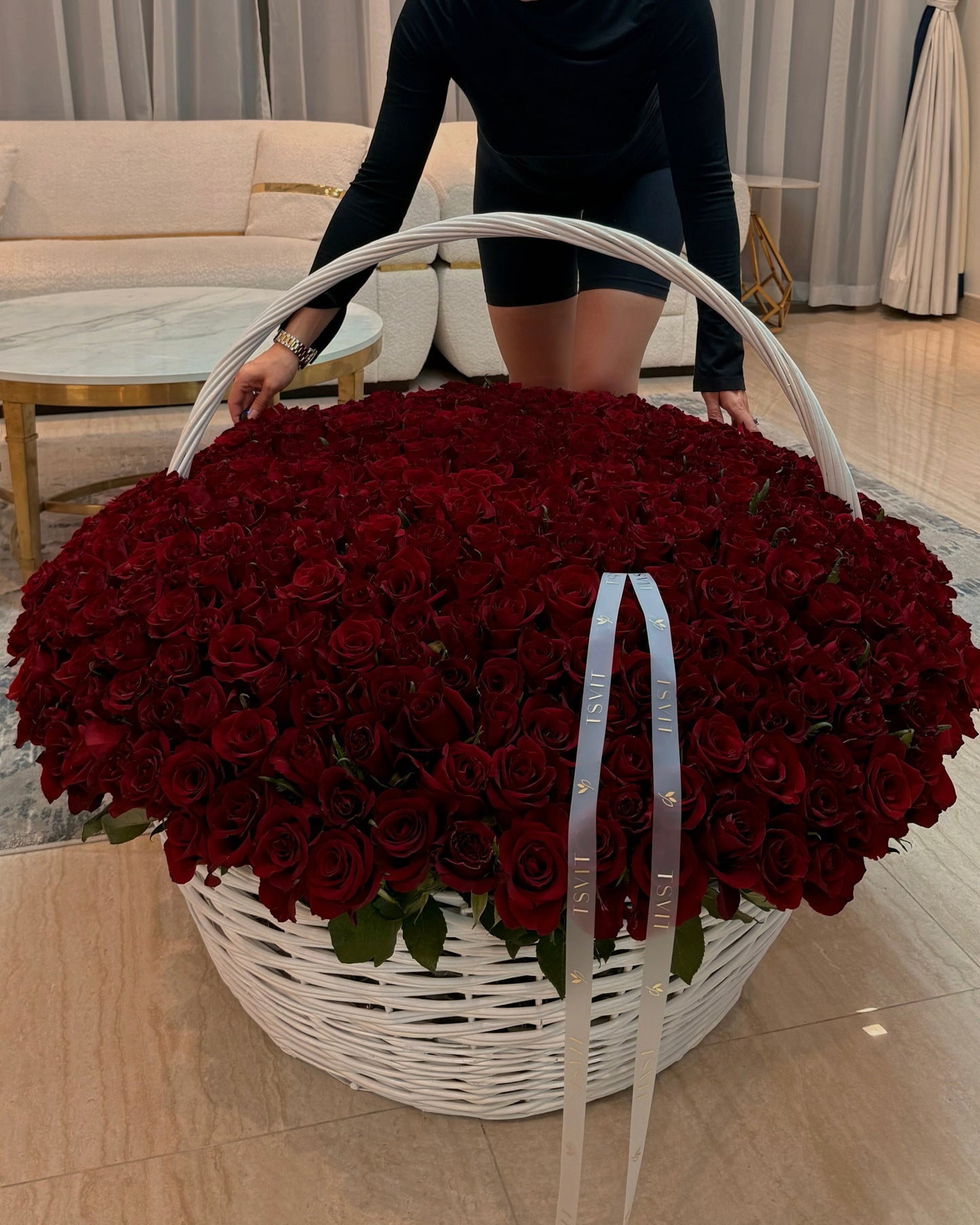 A basket of 500 roses