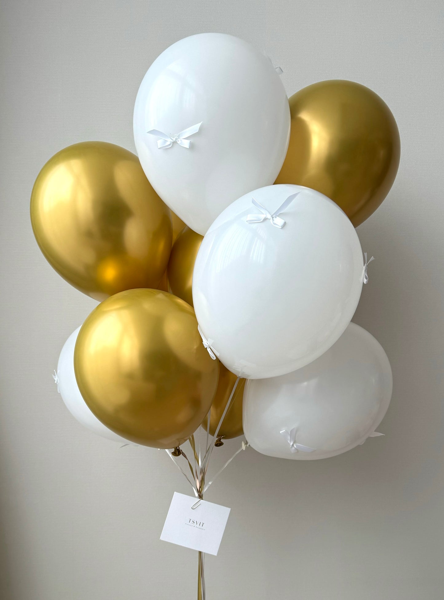 A bunch of 11 balloons